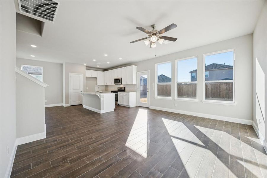 Spacious, unfurnished interior of a new home in Venetian, Weston (Image 14).