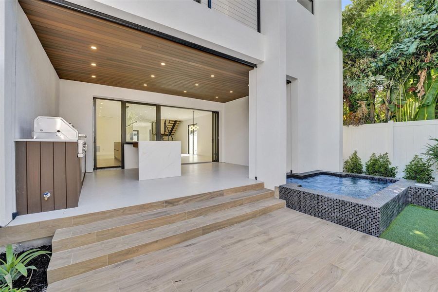 Exterior details and patio area of a home in , Fort Lauderdale (Image 38). Exterior details and patio area of a home in , Fort Lauderdale (Image 38).