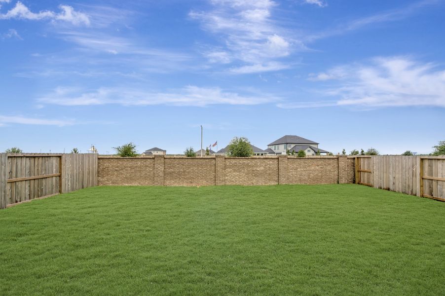 Exterior details and patio area of a home in Beacon Point at Lago Mar - Retreat Collection, Texas City (Image 3).