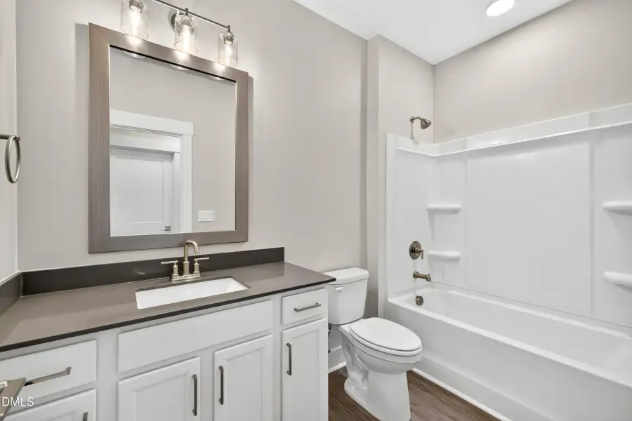 Secondary Bath, Tub/Shower (Model Home)