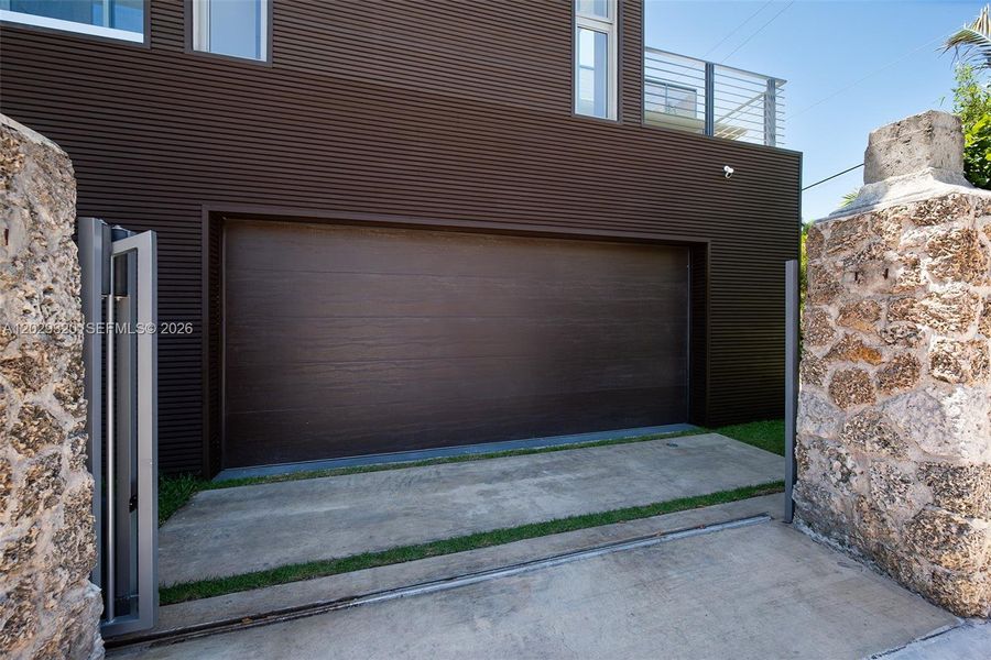 Exterior details and patio area of a home in , Miami (Image 29).