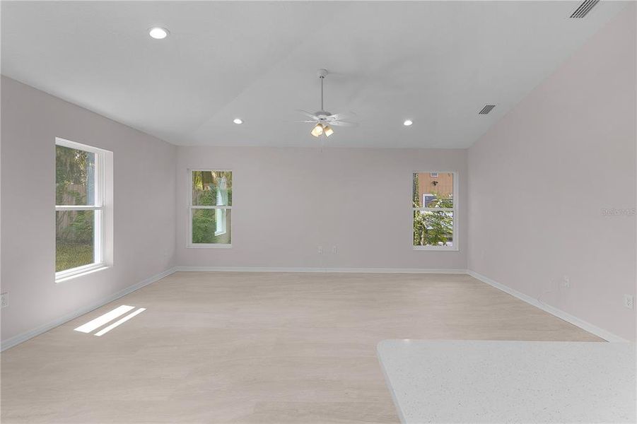 Spacious, unfurnished interior of a new home in , Ocklawaha (Image 35).