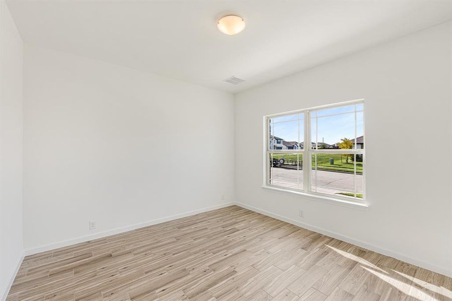 Spacious, unfurnished interior of a new home in Bear Creek Elements, Lavon (Image 20).