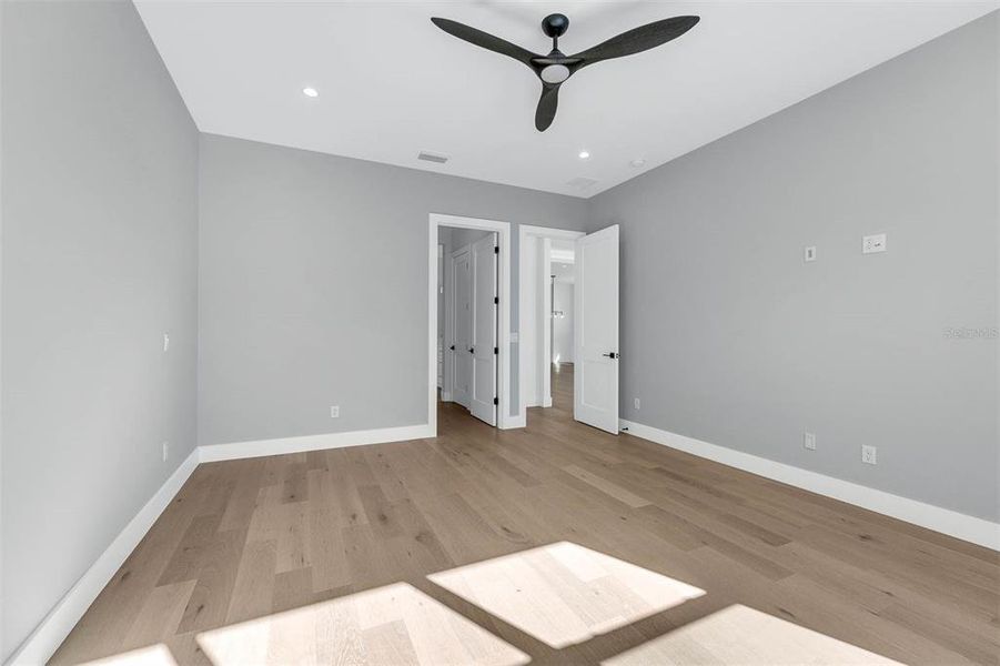 Spacious, unfurnished interior of a new home in , Winter Park (Image 48).