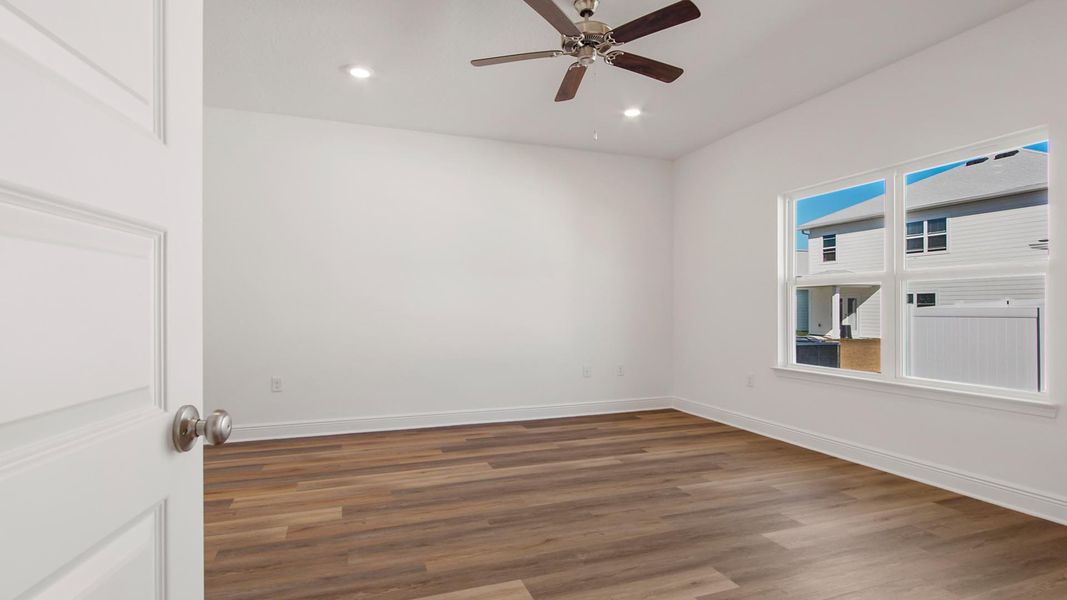 Spacious, unfurnished interior of a new home in Bayside at Ward Creek, Panama City Beach (Image 15).