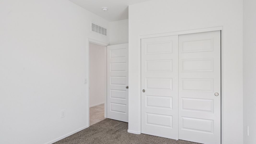 Spacious, unfurnished interior of a new home in Elena Trails, Maricopa (Image 21).