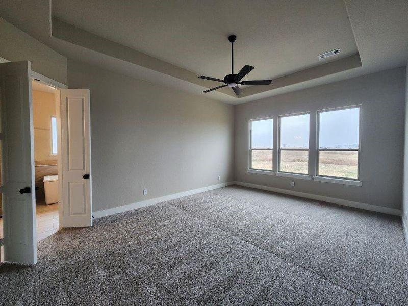 Spacious, unfurnished interior of a new home in Rocky Top, Krum (Image 14).