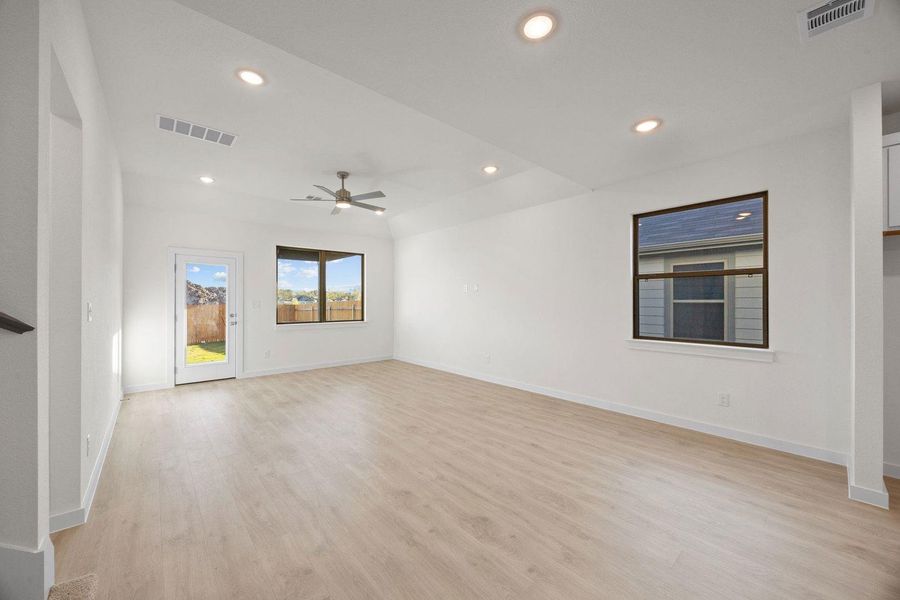 Spacious, unfurnished interior of a new home in Prairie Winds, Hutto (Image 13).