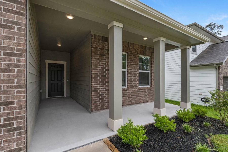Representative exterior details of a home built from the Luna by Starlight Homes in Noble Ridge, Howe (Image 3).