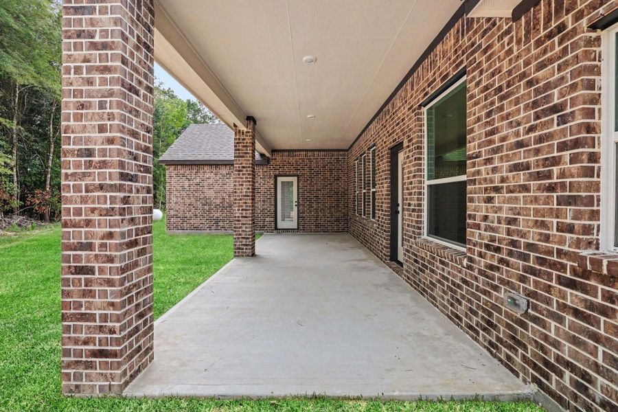 Exterior details and patio area of a home in Encino Estates, Dayton (Image 3).