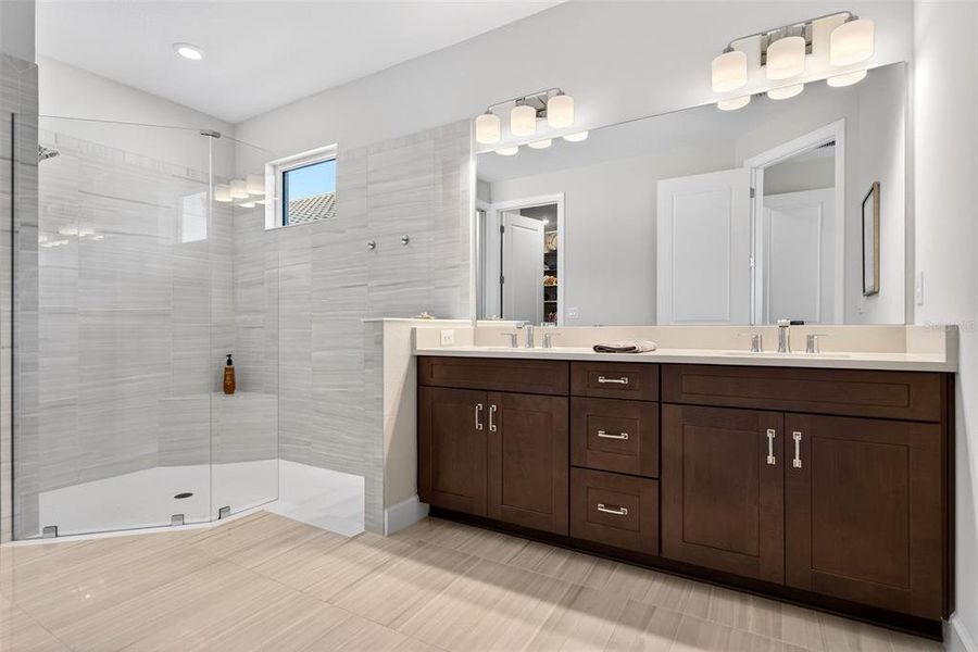 Furnished interior view inside a new home in , Bradenton (Image 44).