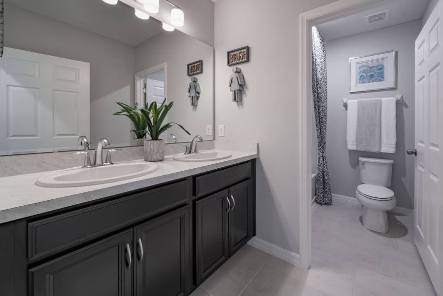 Bathroom 2 | Selby Flex | New Homes in Florida | Landsea Homes