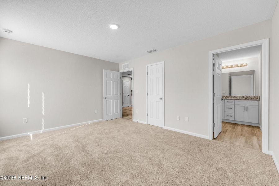 Spacious, unfurnished interior of a new home in , Jacksonville (Image 31).
