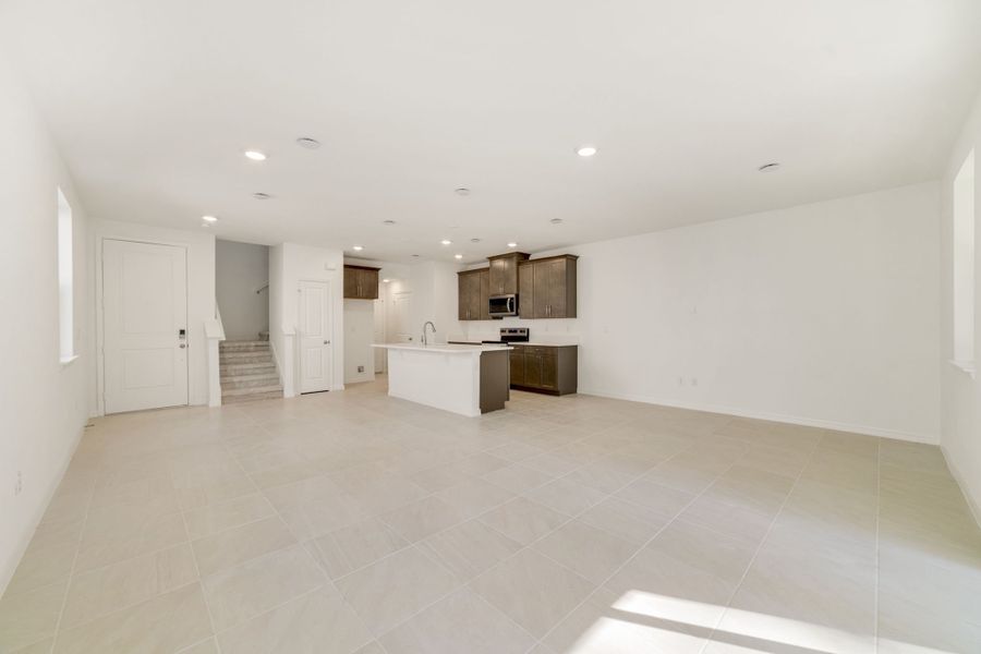 Spacious, unfurnished interior of a new home in Towns at Greenleaf, Oviedo (Image 21).