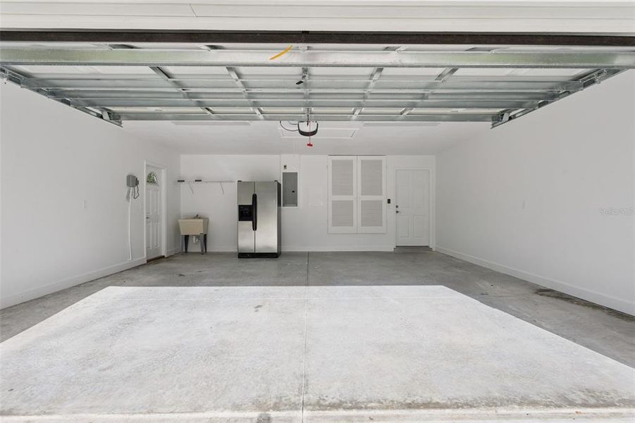 Spacious, unfurnished interior of a new home in , Tavares (Image 18).