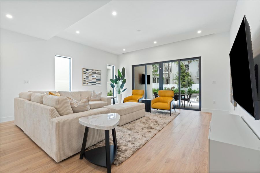 DISCLAIMER: All renderings, site plans, simulated
views, floor plans, graphic images, drawings and all
other information depicted are illustrative, and are
provided to assist in visualizing the units and the
Project and may not be accurately depicted and
may be changed at any time. DISCLAIMER: All renderings, site plans, simulated
views, floor plans, graphic images, drawings and all
other information depicted are illustrative, and are
provided to assist in visualizing the units and the
Project and may not be accurately depicted and
may be changed at any time.