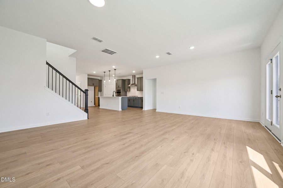 10-web-or-mls-Ken Dr-S1704-010