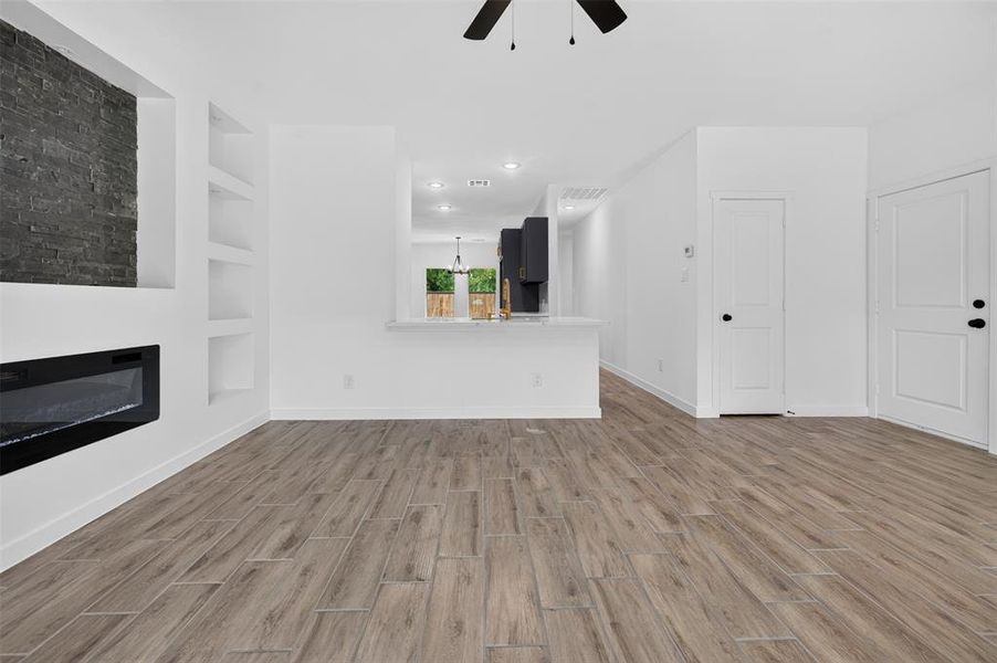 Spacious, unfurnished interior of a new home in , Mabank (Image 18).