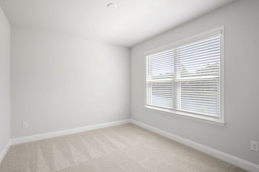 Spacious, unfurnished interior of a new home in Waterways, Richmond Hill (Image 35).