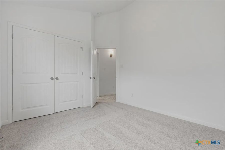 Spacious, unfurnished interior of a new home in Turnbo Ranch, Killeen (Image 21).