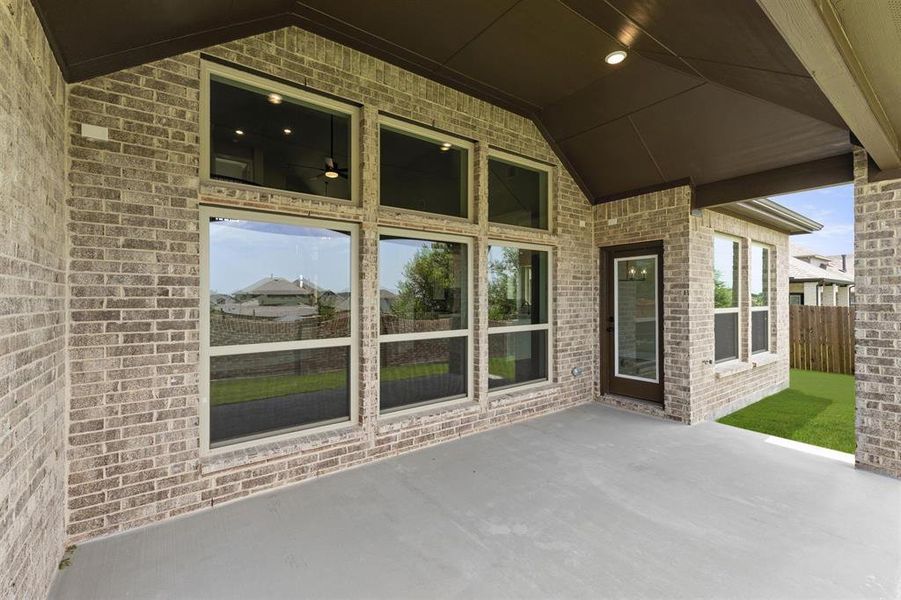 Spacious, unfurnished interior of a new home in Woodcreek, Rockwall (Image 18).