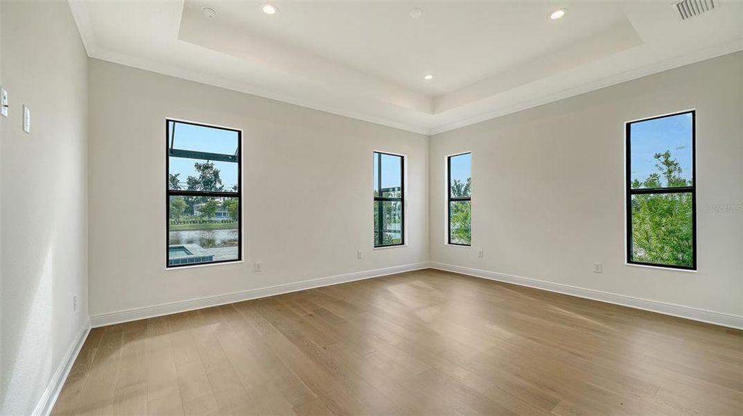 Spacious, unfurnished interior of a new home in Tideline, Bradenton (Image 37).