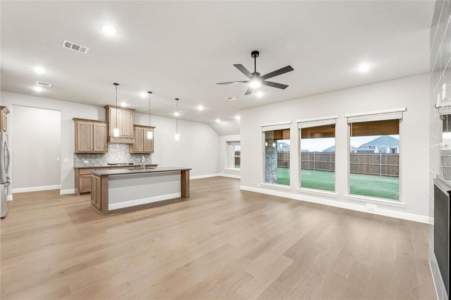 Spacious, unfurnished interior of a new home in The Oaks, Red Oak (Image 28).