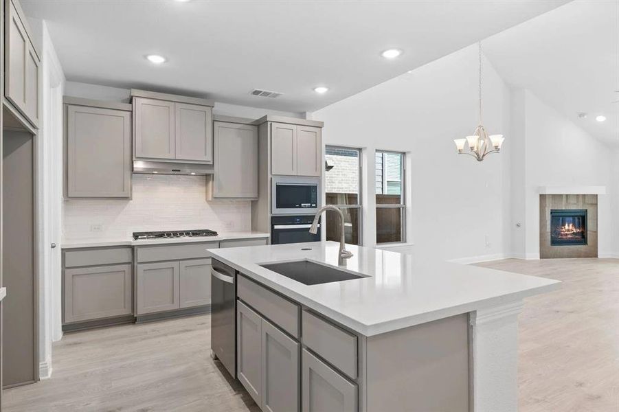 DAL_Dominion_Easton_343 Torch Lily Lane (11) DAL_Dominion_Easton_343 Torch Lily Lane (11)