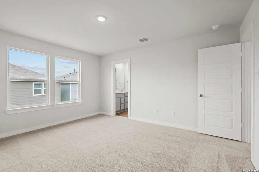 Spacious, unfurnished interior of a new home in Senna, Leon Valley (Image 12).