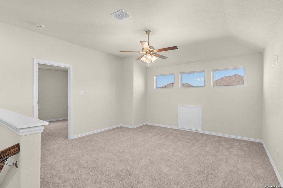 Spacious, unfurnished interior of a new home in Casinas at Gruene, New Braunfels (Image 17).