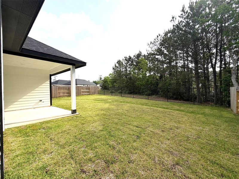 Exterior details and patio area of a home in Hills of Westlake, Conroe (Image 3).