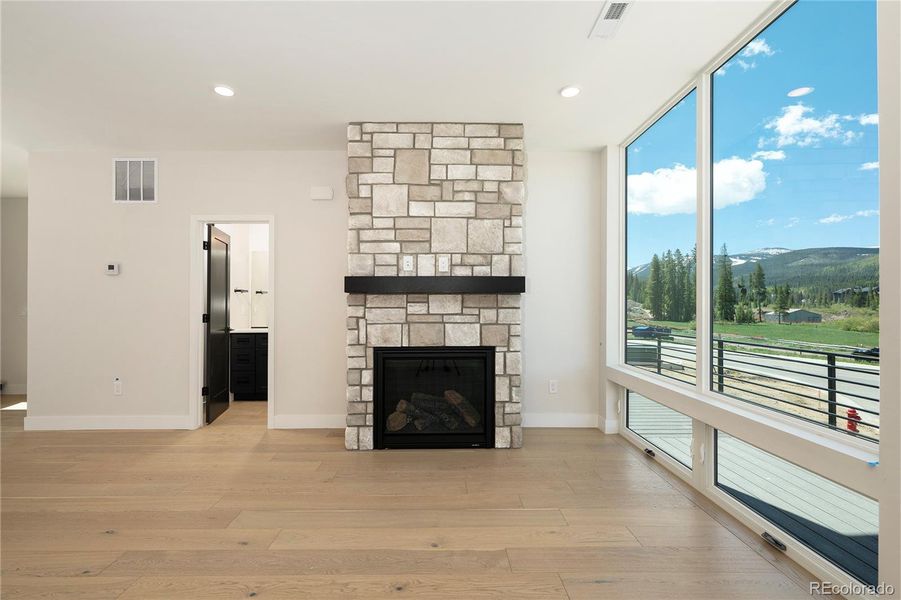 DIFFERENT UNIT // SAME FLOOR PLAN