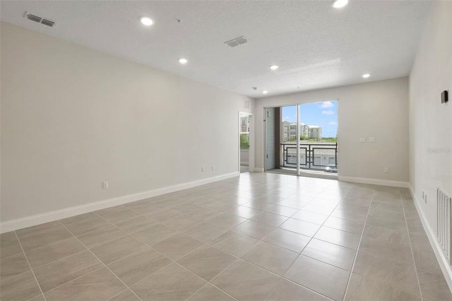 Spacious, unfurnished interior of a new home in Gatherings® of Lake Nona, Orlando (Image 25).