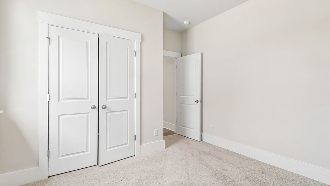 Spacious, unfurnished interior of a new home in Shell Pointe, Gilbert (Image 25).