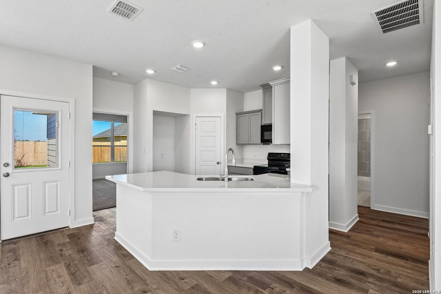 Furnished interior view inside a new home in Arroyo Ranch, Seguin (Image 7).