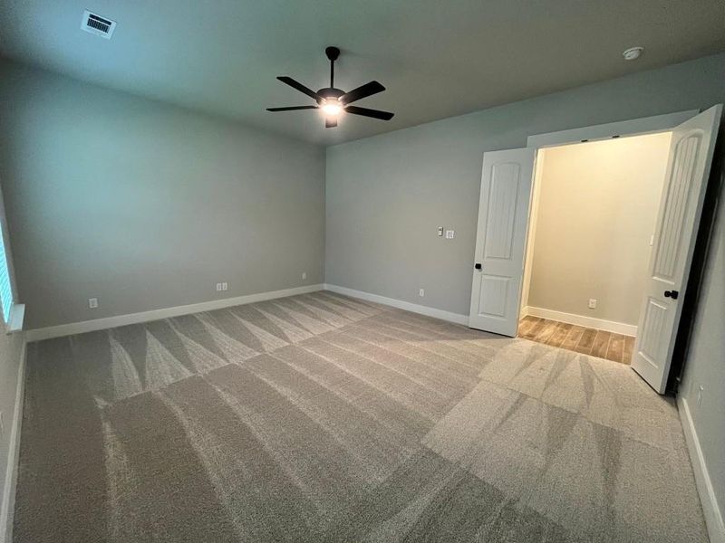 Spacious, unfurnished interior of a new home in Eagle Ridge Estates, Weatherford (Image 12).