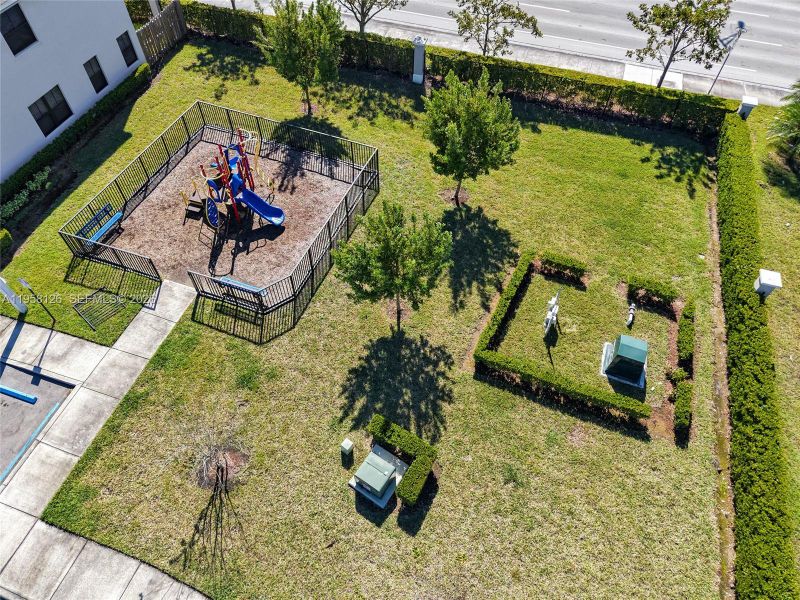 Community amenities in Sebastian Isles, Florida City (Image 24).