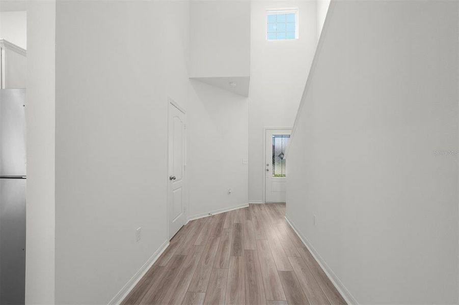 Spacious, unfurnished interior of a new home in Tula Parc, Astatula (Image 22).