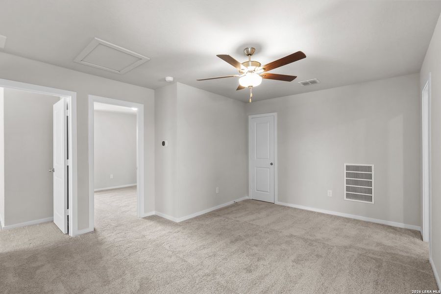 Spacious, unfurnished interior of a new home in The Parklands, Schertz (Image 27).