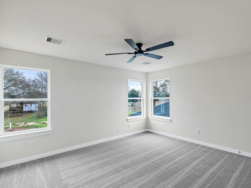 Spacious, unfurnished interior of a new home in , Hempstead (Image 16).