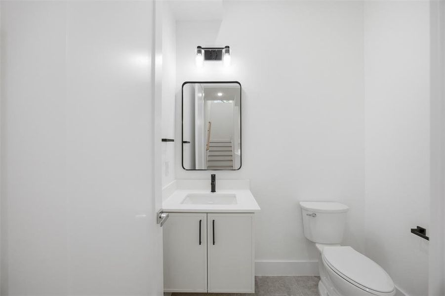 Furnished interior view inside a new home in , Dallas (Image 10).