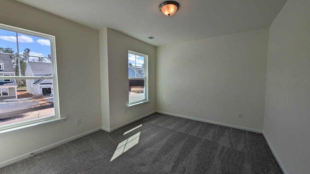 Spacious, unfurnished interior of a new home in Parker's Preserve, Ridgeville (Image 9).