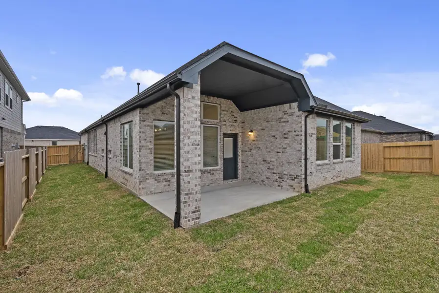 Exterior details and patio area of a home in Mulberry Farms, Santa Fe (Image 3).