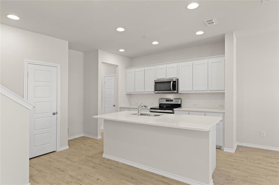 10. 4006 Avion - Kitchen (3)