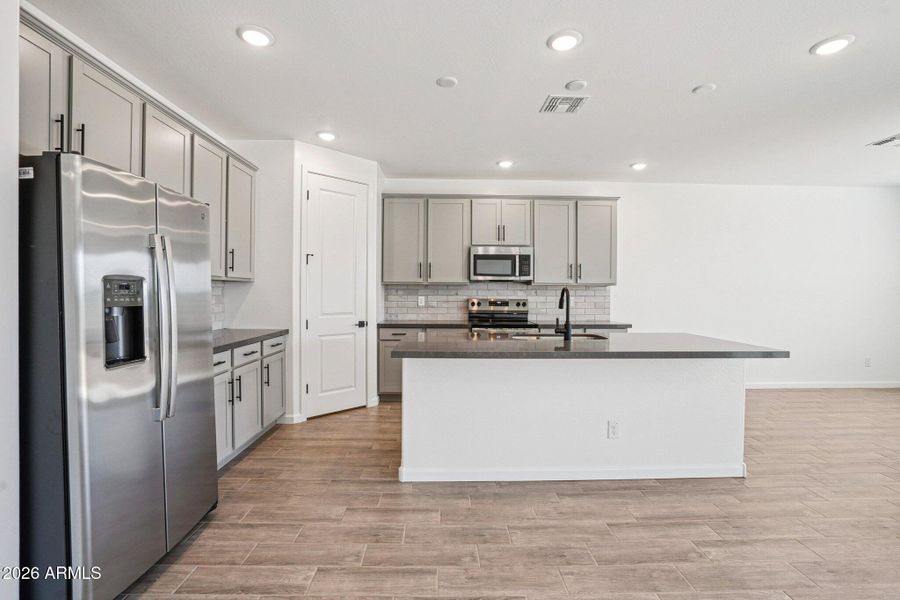 11-web-or-mls-W Camden Ave-S0703-011