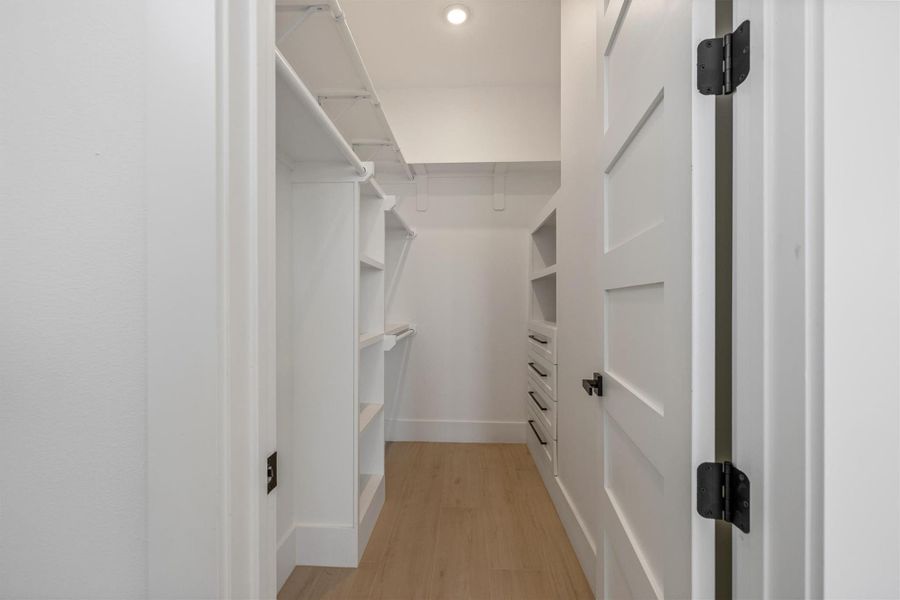 Spacious, unfurnished interior of a new home in , Galveston (Image 44).