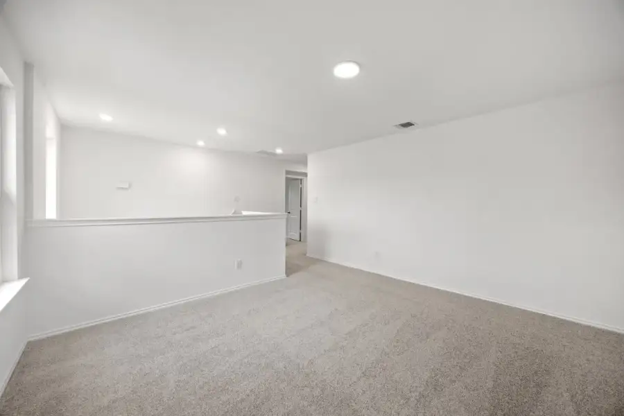 Spacious, unfurnished interior of a new home in River Bluff, Leander (Image 22).