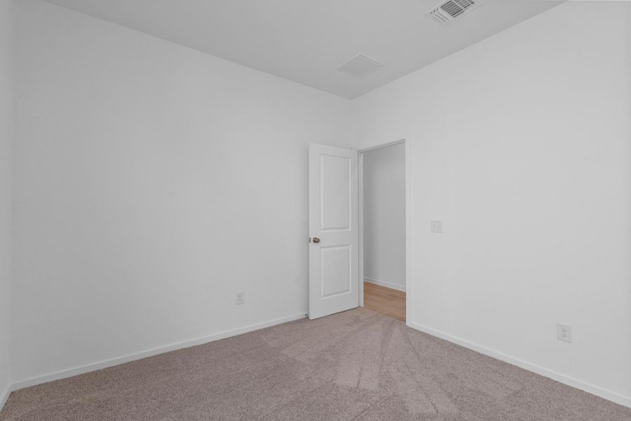 Spacious, unfurnished interior of a new home in Stokesbury, Waller (Image 13).