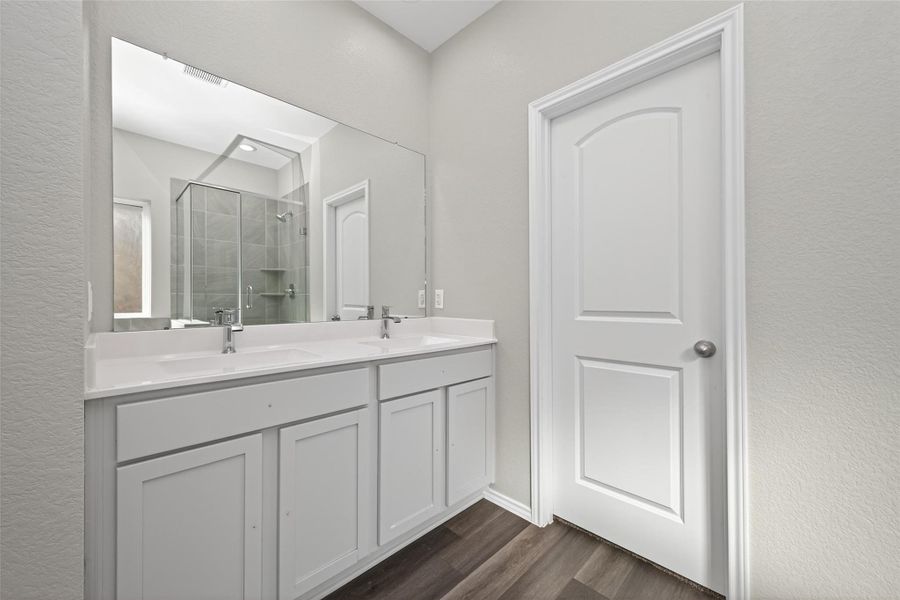 Furnished interior view inside a new home in Water Crest on Lake Conroe, Conroe (Image 10).