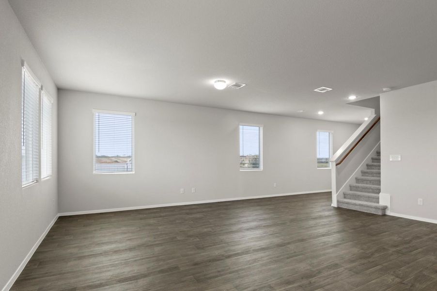 Spacious, unfurnished interior of a new home in Harvest Ridge, Elgin (Image 27).
